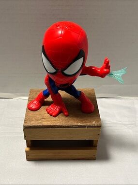 BOP-IT GAME SPIDER-MAN TWIST HIS WAIST BOP HIS HEAD AND PULL HIS WEB TO PLAY
